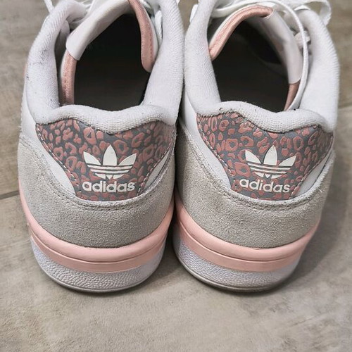 Adidas Originals Rivalry Low like new white sports shoes with pink details