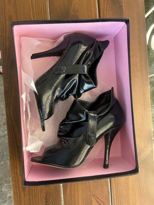 Steve Madden black patent leather booties like new, 10 cm heel
