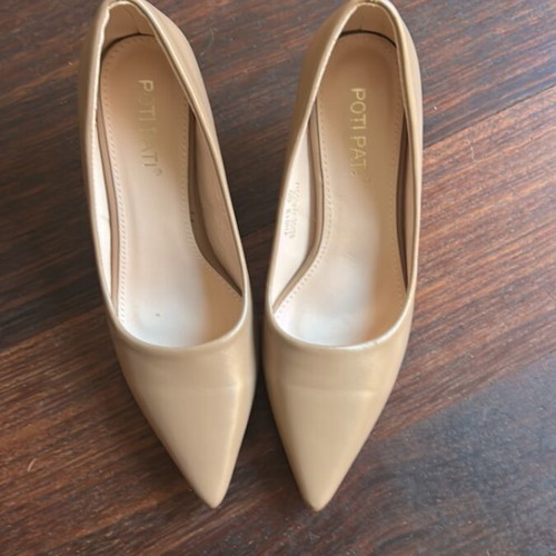 Poti Pati beige patent leather pumps size 37 used, medium heel