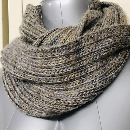 Zara neck scarf used in excellent condition