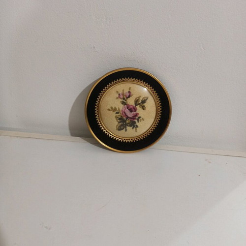 Embroidered frame used, diameter 15.5 cm