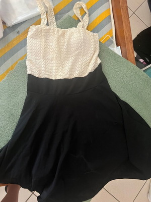 Dress white black one size like new, elastic polyester