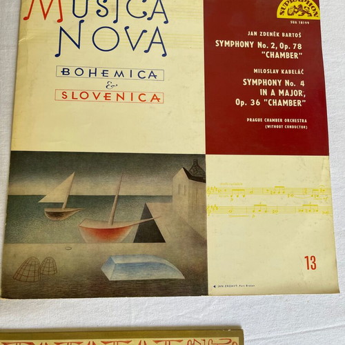 Set of 5 vinyl records used, traditional music