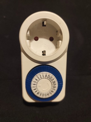 24-hour timer switch with 10-minute intervals