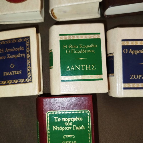 Deagostini 7 collectible miniature books used