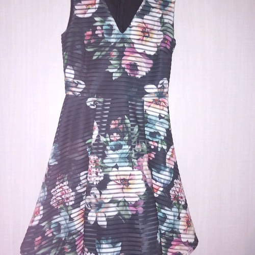 Dresses like new, pack of 12, size XS