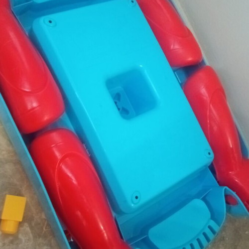 Building blocks play table with foldable legs