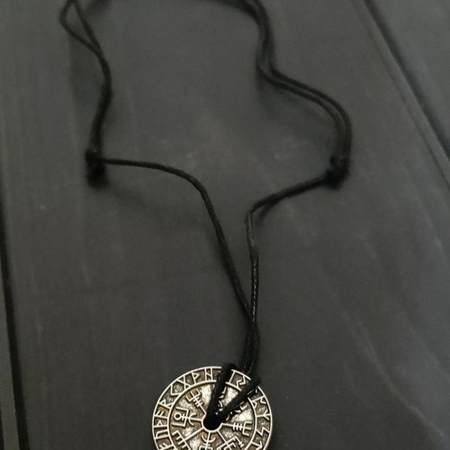 Vegvisir pendant with Scandinavian runes like new