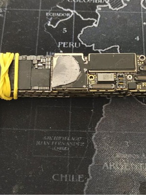 iPhone 7 motherboard used, defective for parts