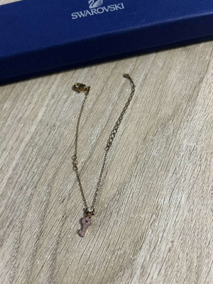 Swarovski bracelet like new, gold color