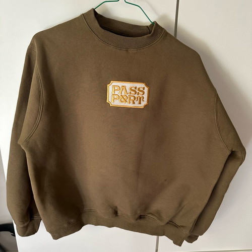 Passport sweatshirt like new, size S, green