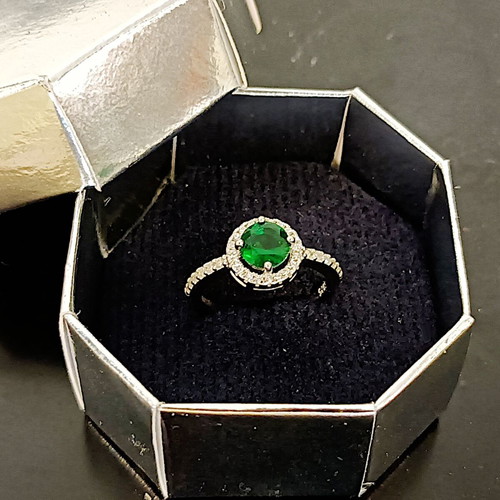 Silver rosetta ring new, adjustable with green zircon