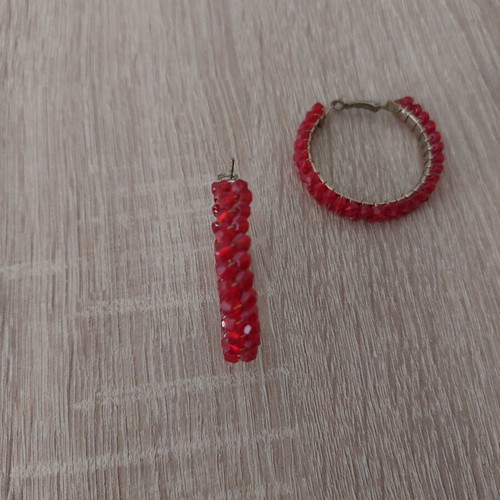 Hoop earrings like new with red beads