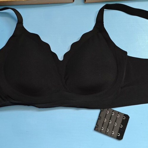 Seamless bras with molded cups new, pack of 4, black and beige