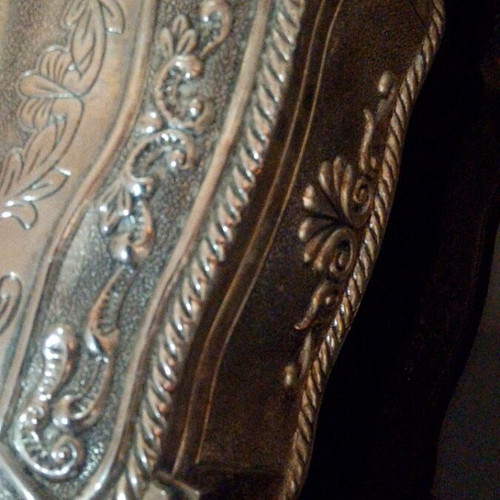 Jewelry box like new, silver color