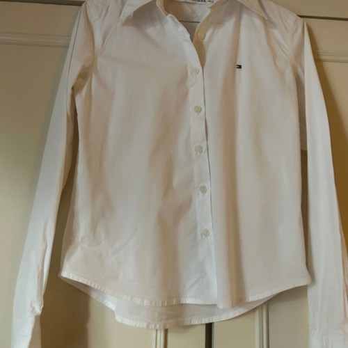 TOMMY HILFIGER No 6 (XS) white long sleeve used.