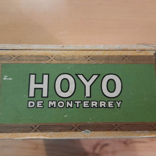 Hoyo de Monterrey vintage wooden cigar box used