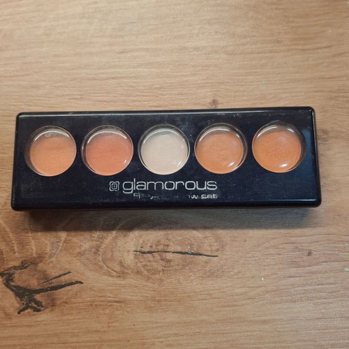 Glamorous eyeshadow new
