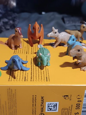 Kinder Dinosaur figure new