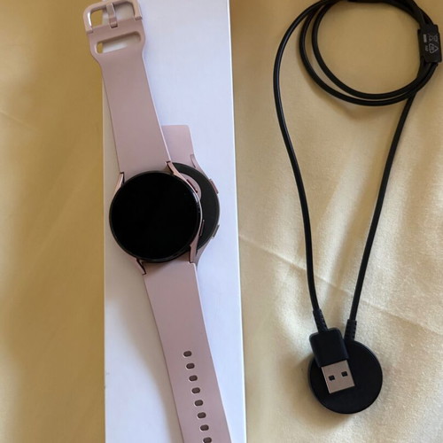 Samsung Galaxy Watch 4 Pink Gold 40mm like new with charger and box