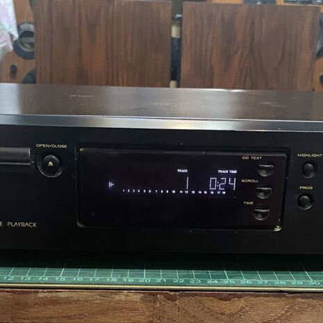 Marantz CD5000 CD player with CD Text and digital out