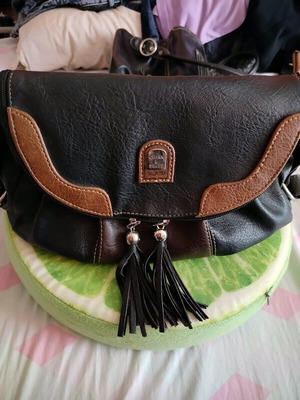 Charm and Shape shoulder bag like new, leather with tassels