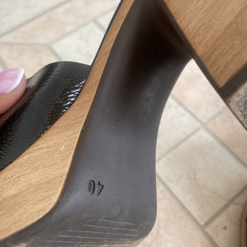 Leather platform slippers like new, size 40, black