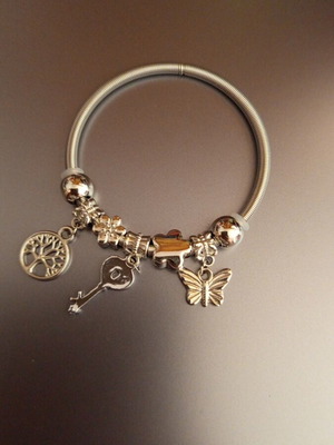 Elastic silver bracelet with butterfly, key and tree charms new