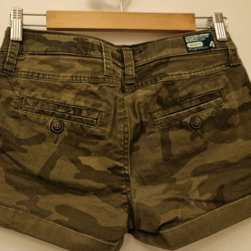 Superdry camouflage shorts like new, size XS, khaki
