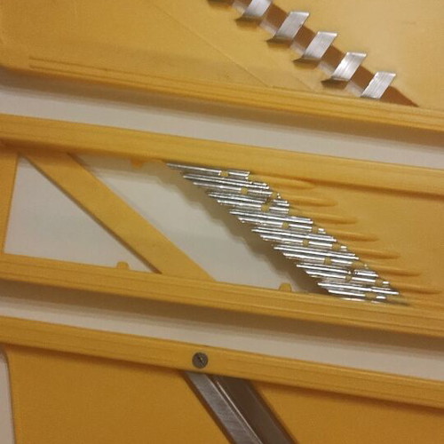 Vegetable slicer like new, 3 pieces with different designs