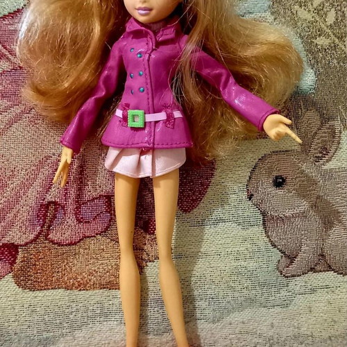 Winx Club Flora doll used with different boots