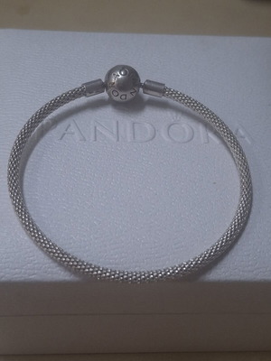 Pandora bracelet 18 cm with round clasp, like new, silver mesh