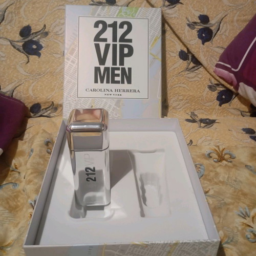 212 VIP MEN Gift set like new with empty perfume bottle