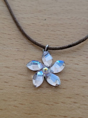 Κολιέ λουλούδι Swarovski σαν καινούργιο, ροζ