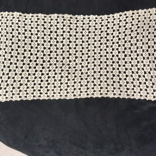 Handmade table runner in excellent condition 78x41 cm