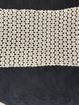 Handmade table runner in excellent condition 78x41 cm