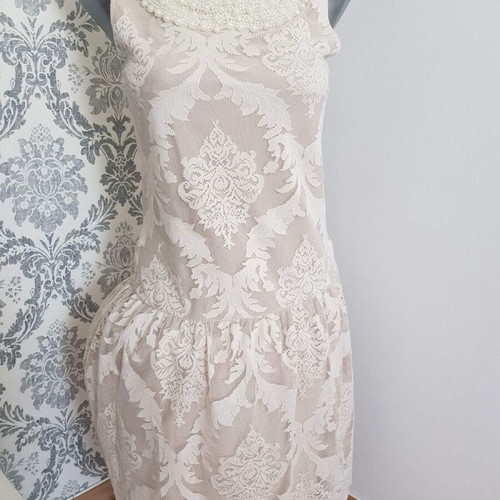 Benetton women's lace dress with pearls around neckline like new, size 34/XS
