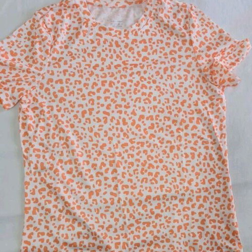 T-shirt new with salmon leopard pattern size Medium