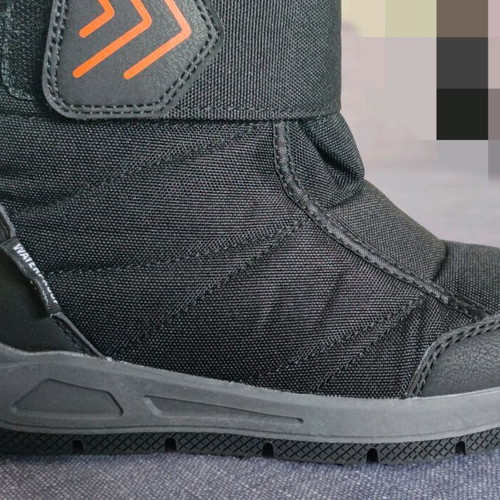 Children's waterproof snow boots size 32 like new, black