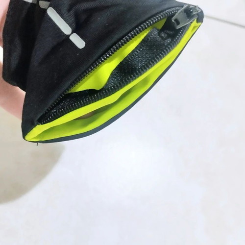 Sugarfree elastic wrist pocket with zipper