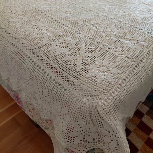 Handmade vintage quilt cotton, new, ecru with crochet pattern