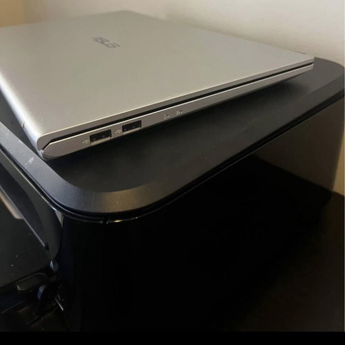 ASUS VivoBook 15 - Ryzen 5 / 8GB RAM / 512GB SSD — Excellent Condition!