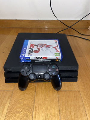 Sony PlayStation 4 Pro 1TB κονσόλα μεταχειρισμένη με 2 χειριστήρια και 2 παιχνίδια