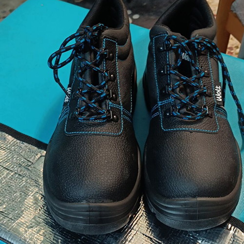 Delivery shoes size 41 new, black