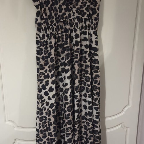 Maxi dress animal print with elastic under bust, one size, like new