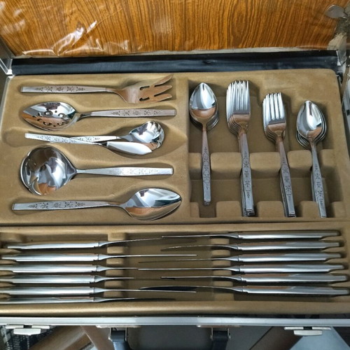 Vintage American stainless steel cutlery set complete, new