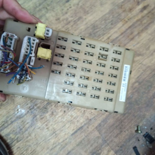 BSI fuse box 82201AG010 Subaru Legacy used
