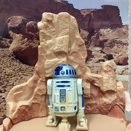 Star Wars R2-D2 Talking Figure 3.3/4 Inches used with Diorama and Magnet