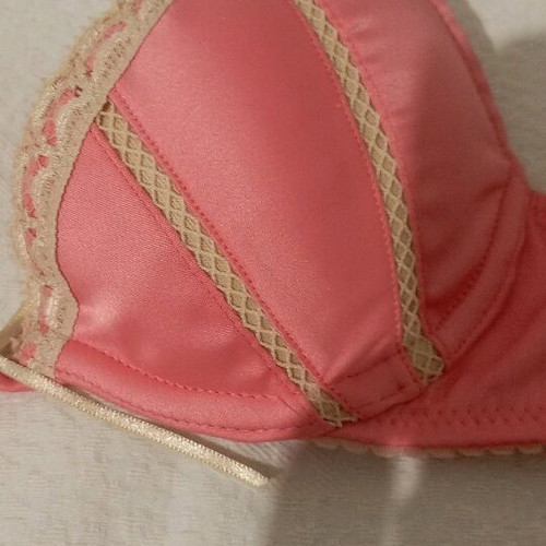 Venus Victoria satin pink bra 65B like new