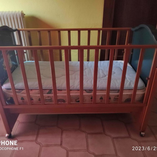 Baby crib with two drawers!